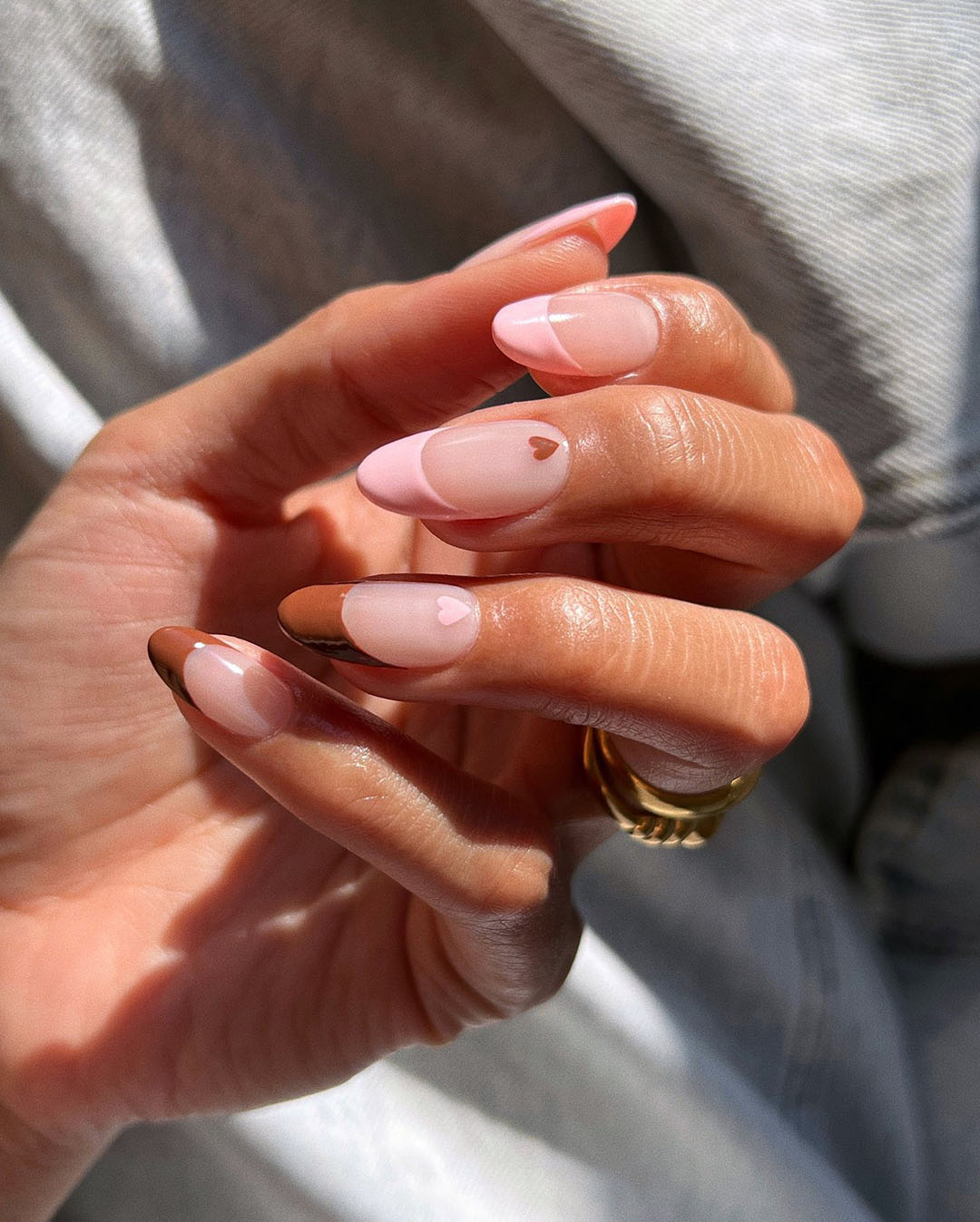 nail art with elegant pink design.