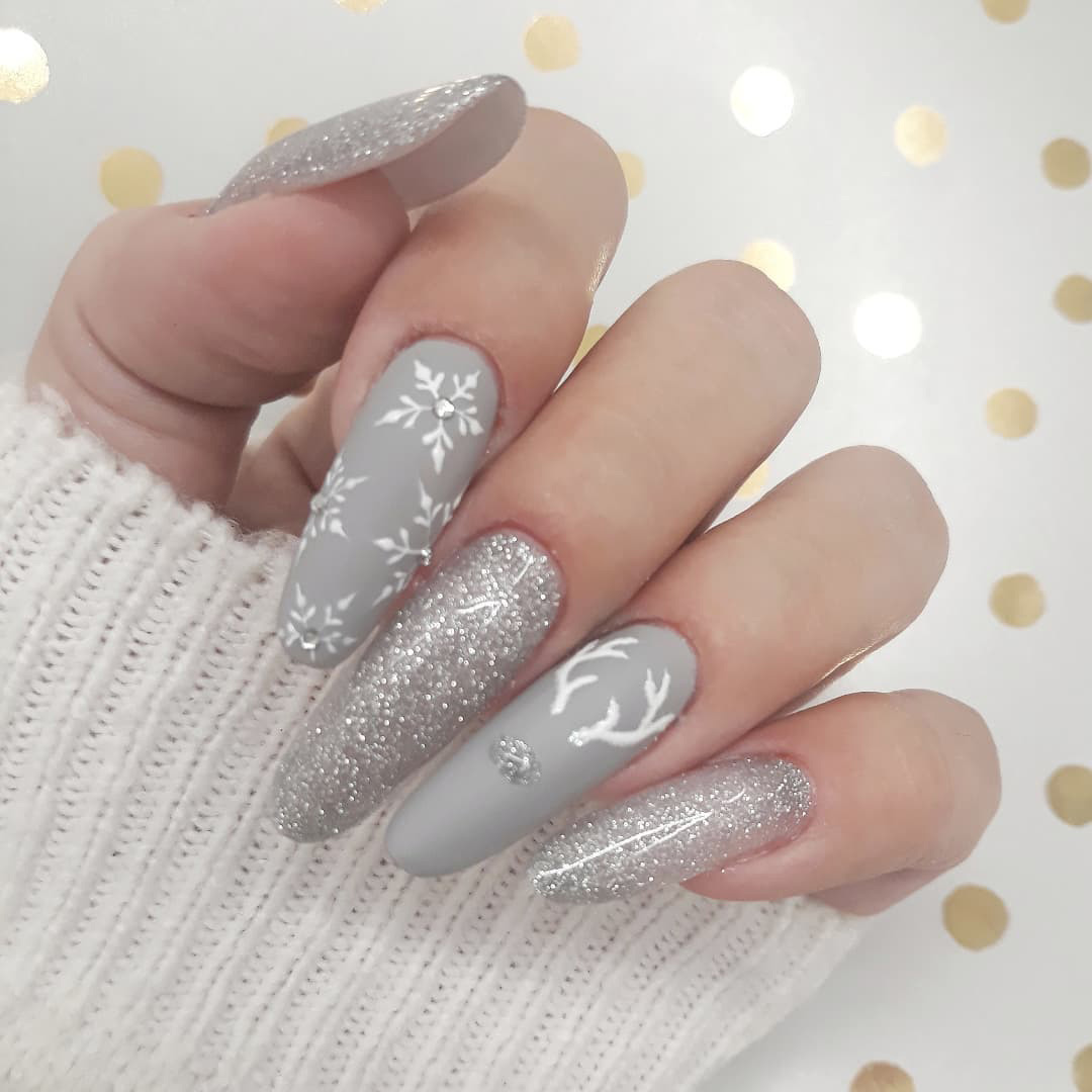 Nails with white reindeer design.
