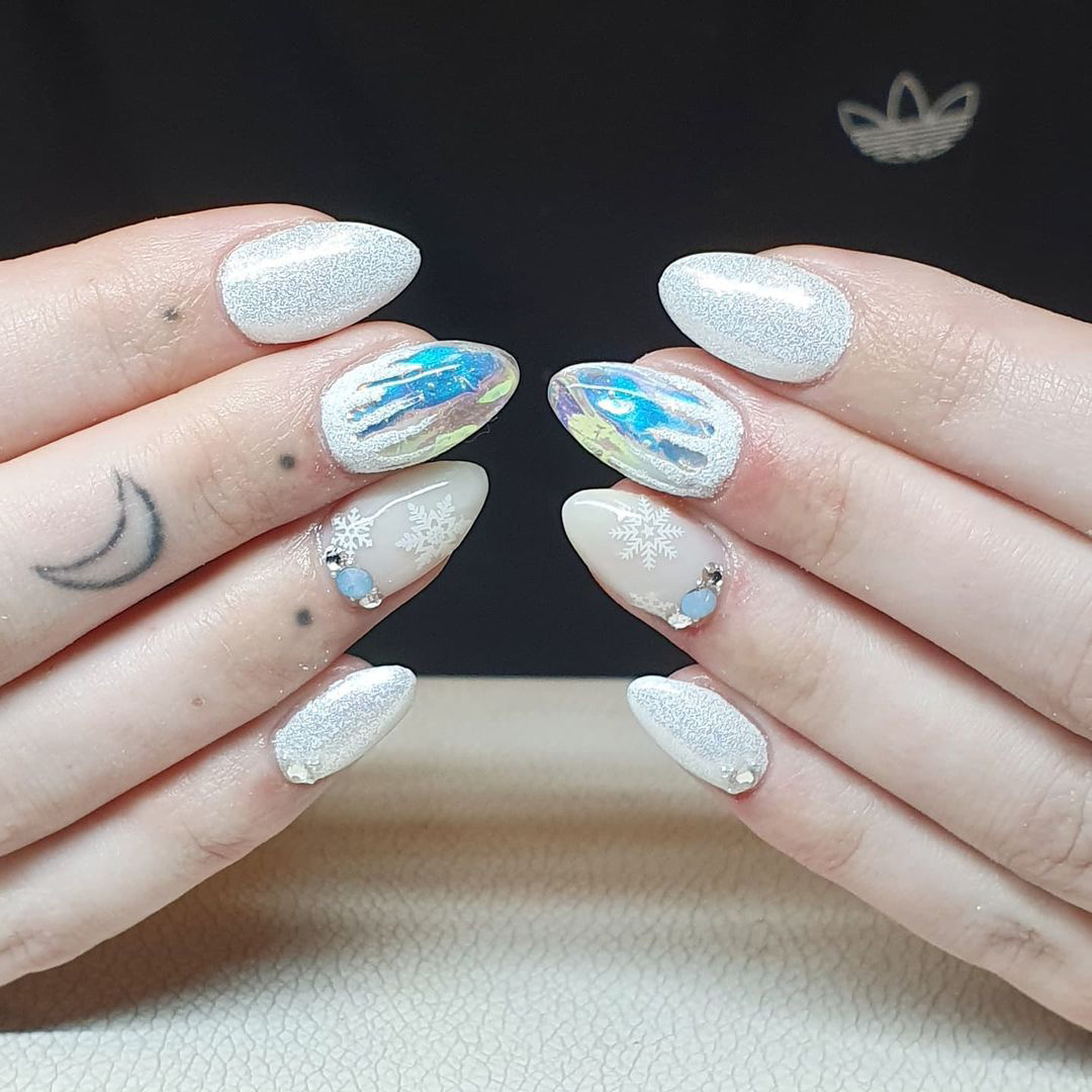 Nails with winter wonderland design.