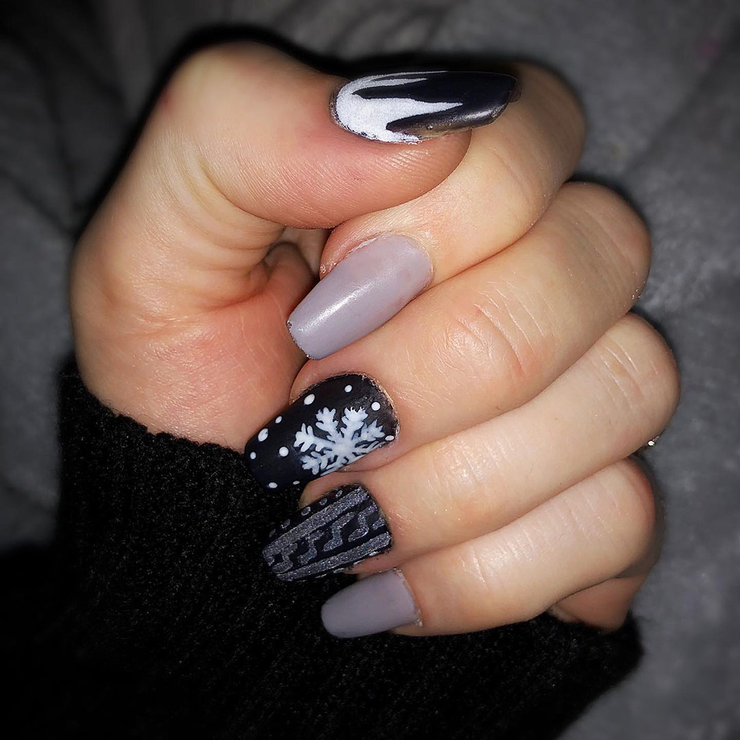 Nails that are dark and gloomy.