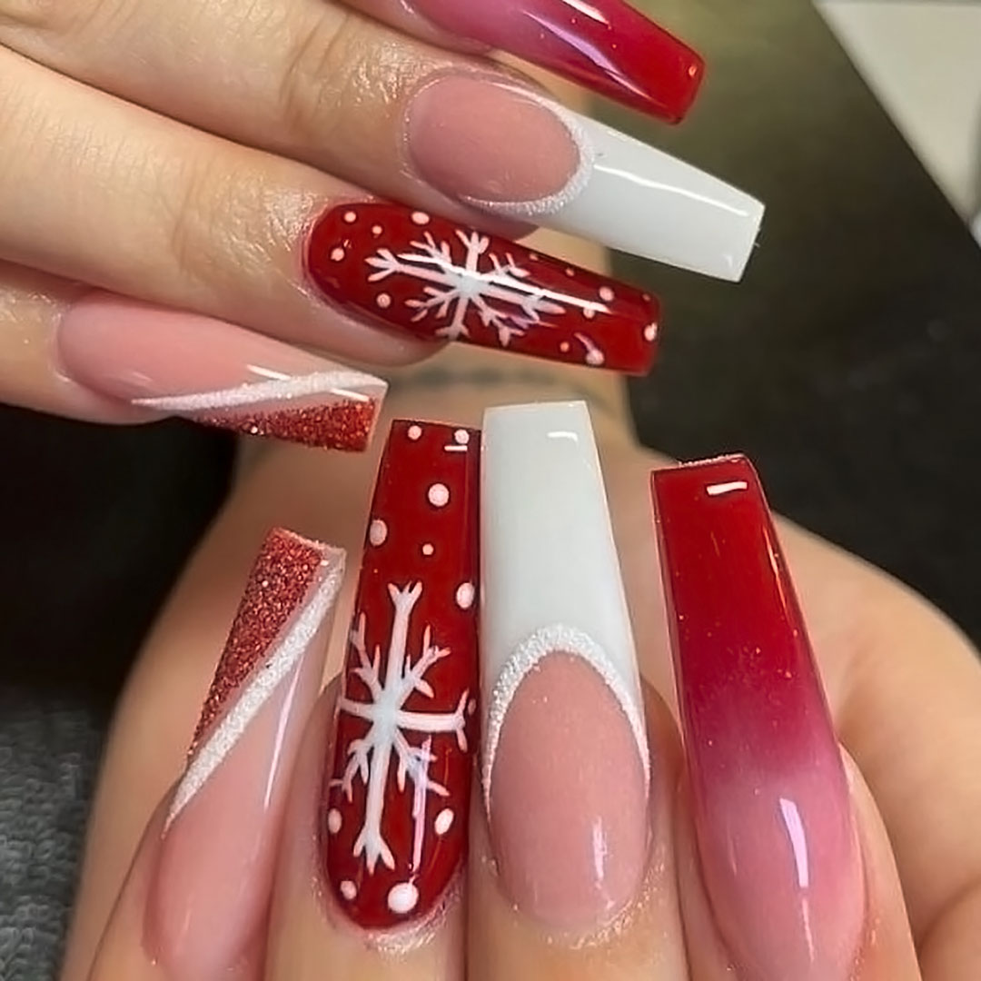 Nails with red and white snowflakes.